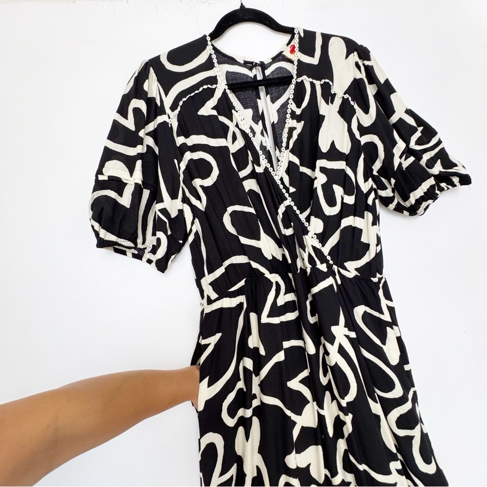 Black & White Graphic Wrap Jumpsuit - Picture 3 of 12